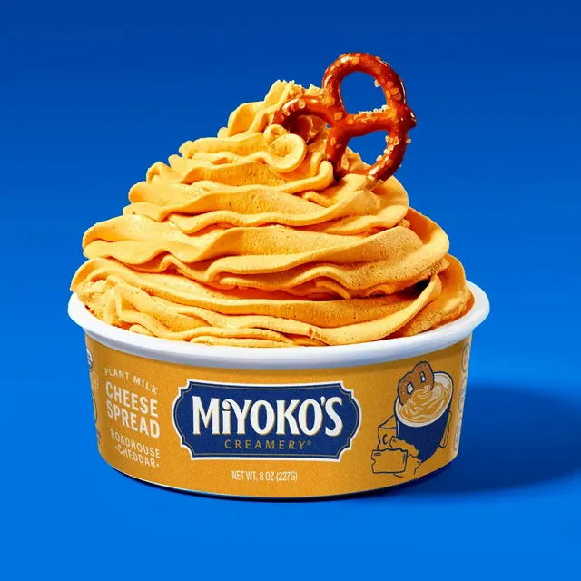 Miyoko's Plant Milk Cheese Spread cheddar roadhouse cajou